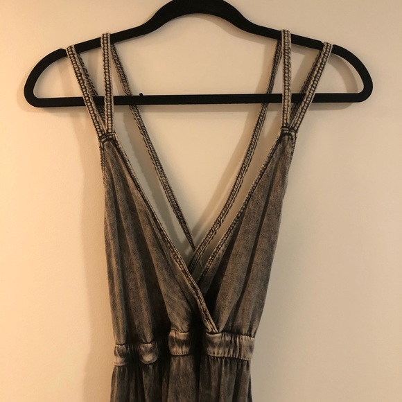 Maxi dress with crisscross straps - Picture 2 of 5
